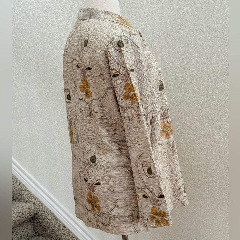 Chic Beige Silk Floral Button Down Shirt Size 16 (Chico’s size 3) - Picture 5 of 13